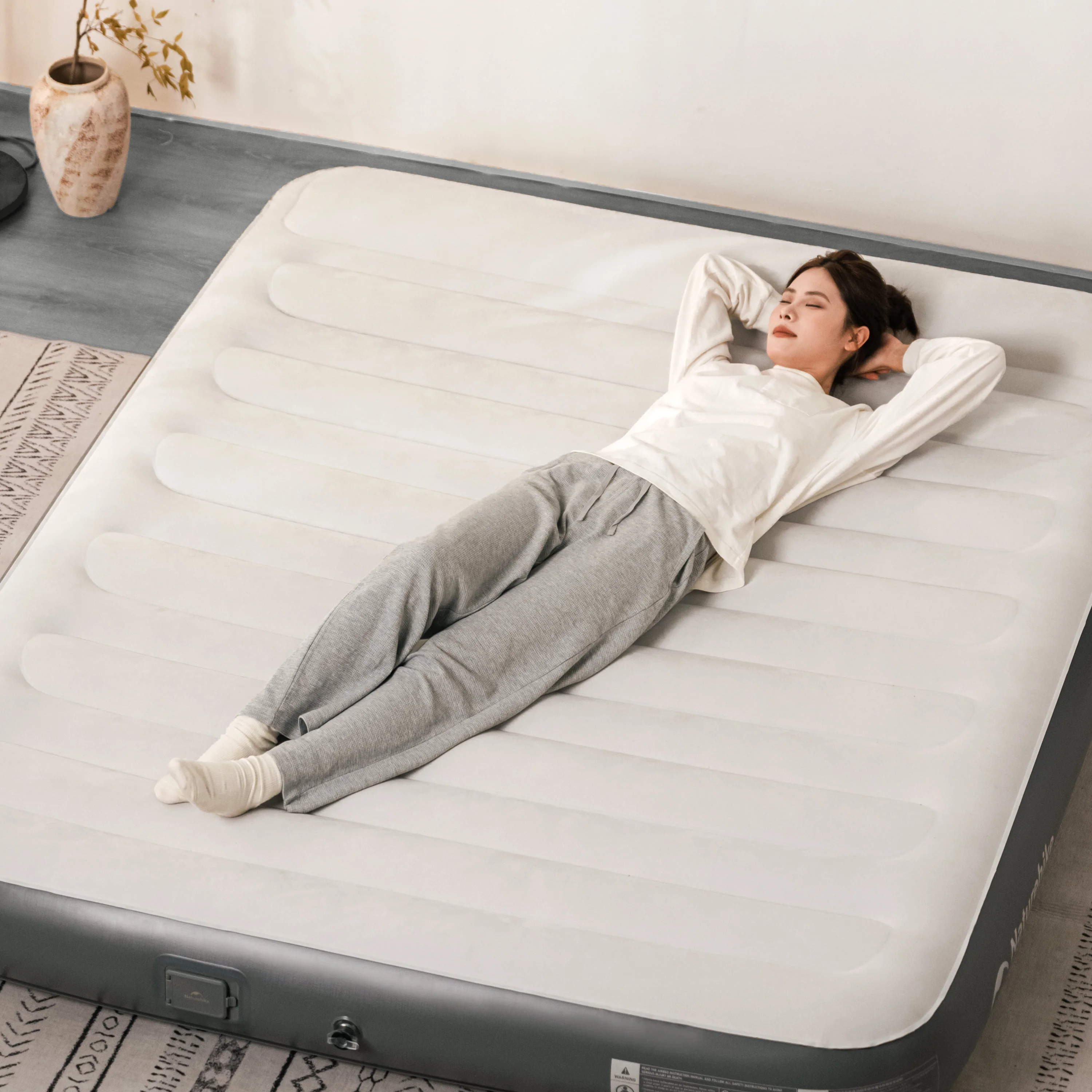 Naturehike Chenjing Grey Built-In Pump With Pillow Inflatable Bed - Image 3