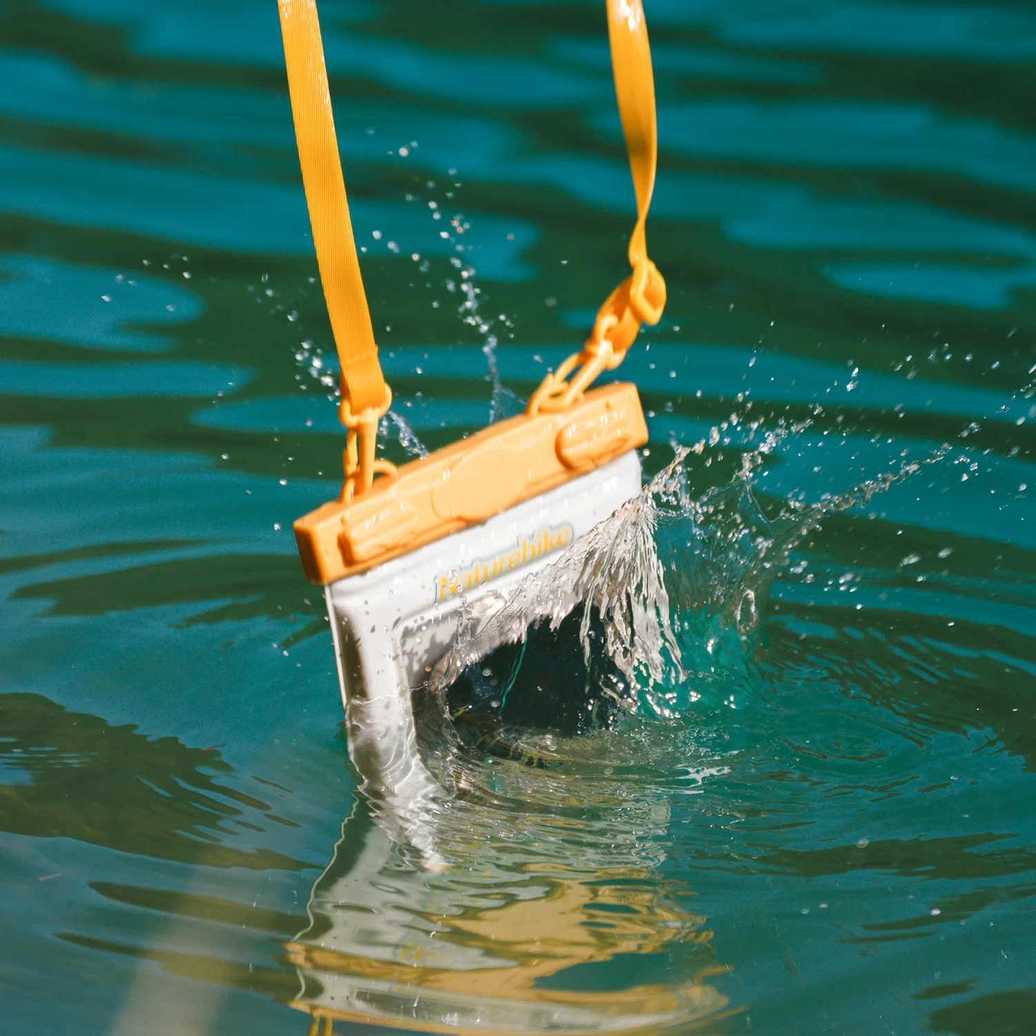 Naturehike Diving Series Waterproof Floating Phone Pouch - Image 7