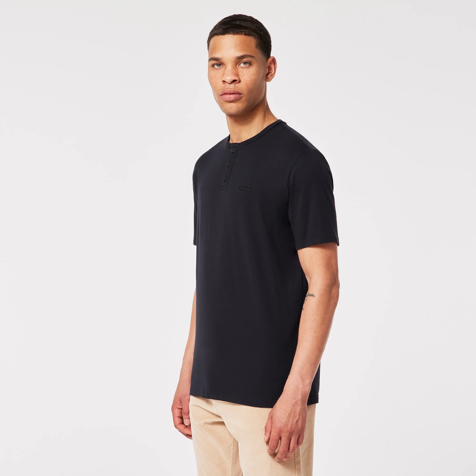 OAKLEY RELAX HENLEY TEE 2.0 - Image 8