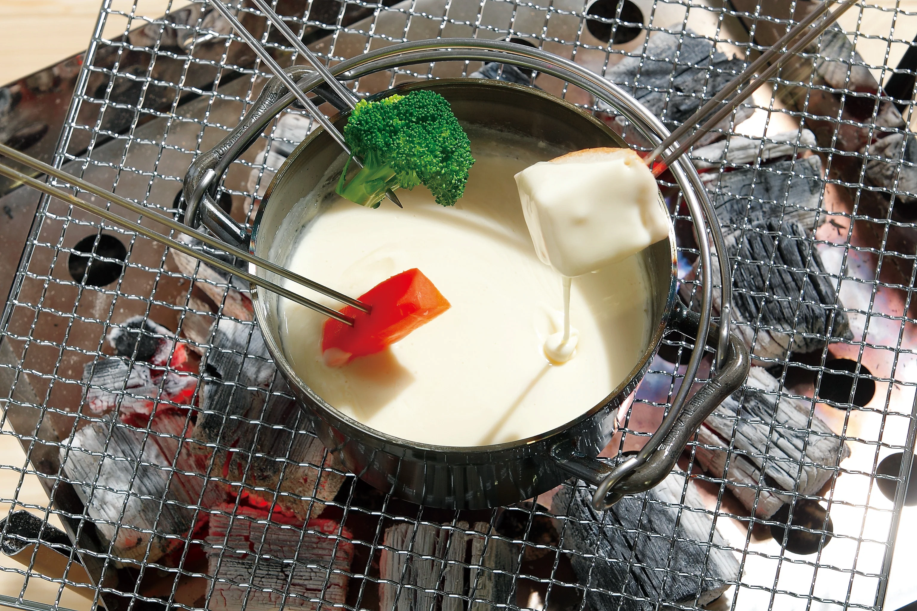 Uniflame Dutch Oven 8 Inches - Image 3