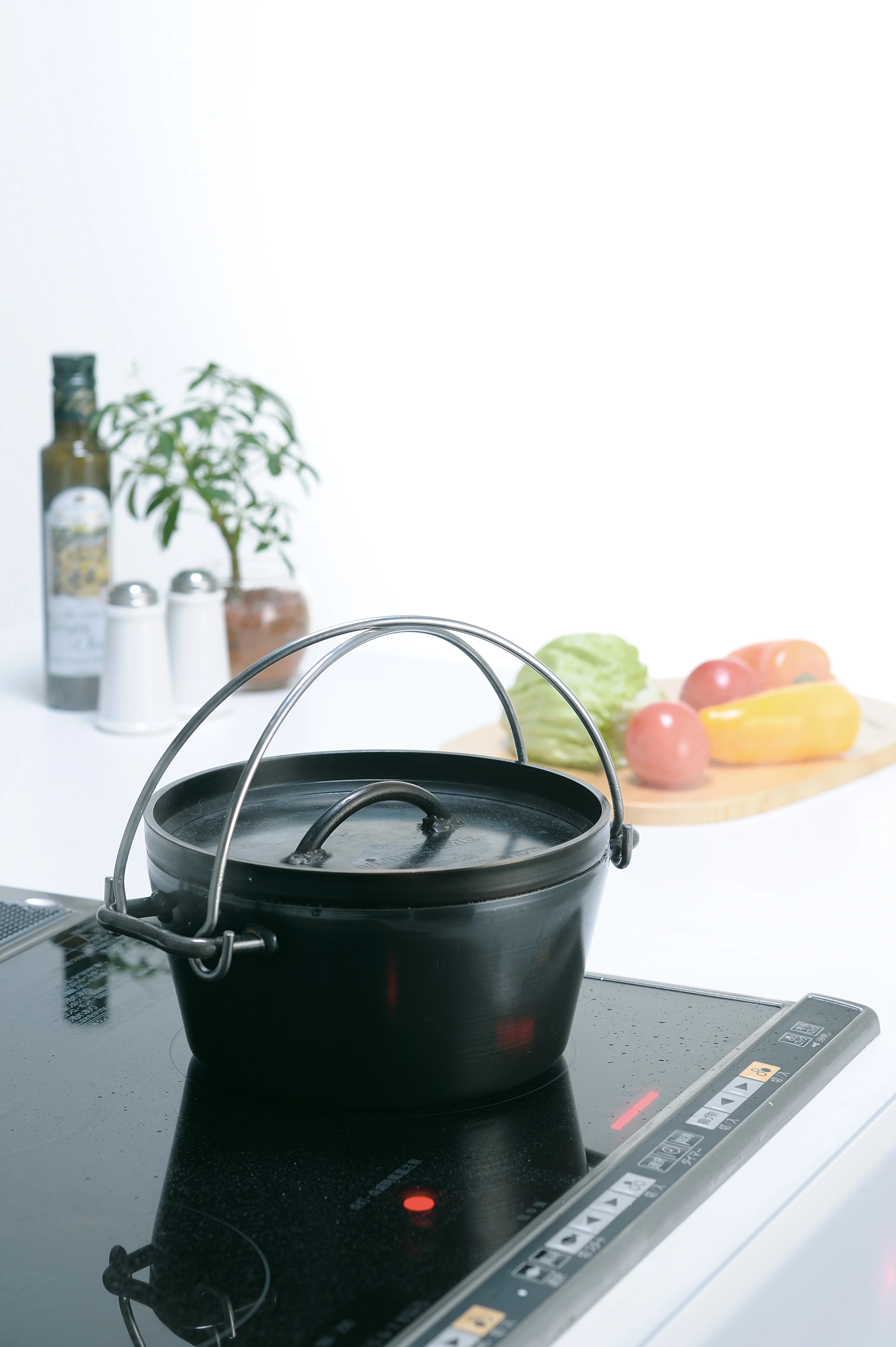 Uniflame Dutch Oven 8 Inches - Image 7
